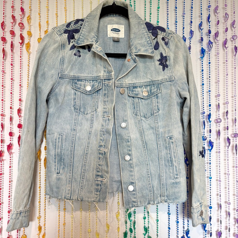 Blue distressed Denim Jean Jacket with Floral Embroidery🌼